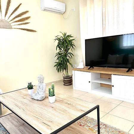 Bohem Apartment Near Athens Airport สปาตา ภายนอก รูปภาพ