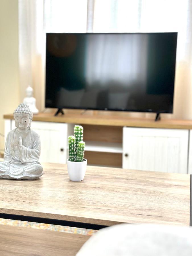 Bohem Apartment Near Athens Airport สปาตา ภายนอก รูปภาพ