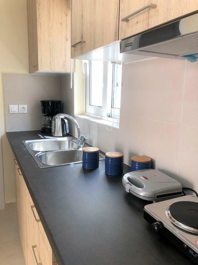 Bohem Apartment Near Athens Airport สปาตา ภายนอก รูปภาพ