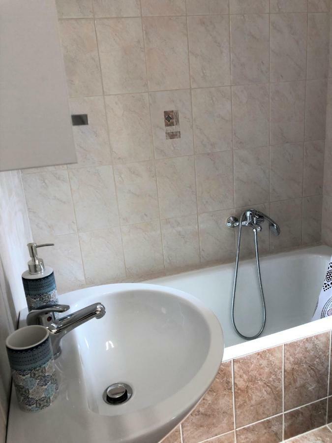 Bohem Apartment Near Athens Airport สปาตา ภายนอก รูปภาพ
